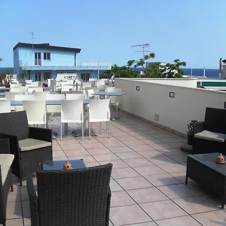 לינה וארוחת בוקר B&B La Grotta SantʼAlessio Siculo